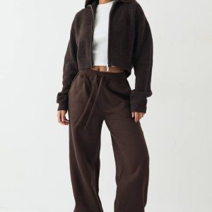 Dam DSGN Studio Joggers med Rak Ben och Applikationer i Samma Tyg | Dark Chocolate | Storlek 2XL