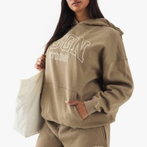 boohoo Dam DSGN Studio Collegiate Broderad Överdimensionell Hoodie | Kaki | Storlek Medium