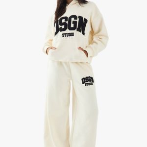 boohoo Dam DSGN Studio Towelling Applique Joggers med rak benform | Stone | Storlek XS